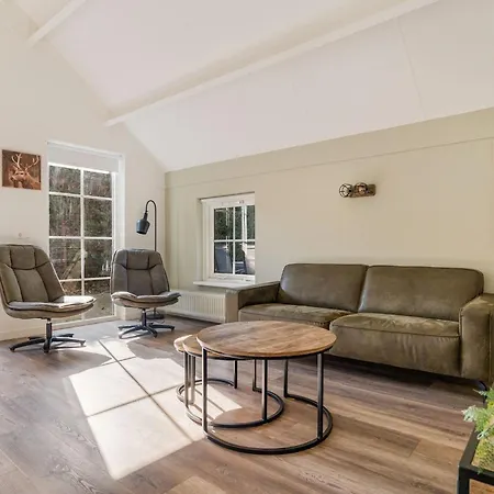 Boshuis Hoeve De Zuidrand * לונטרן